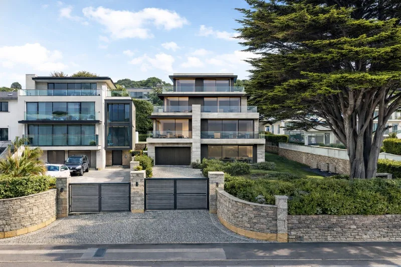 Contemporary new build home overlooking Poole — Morgan Design & Construction